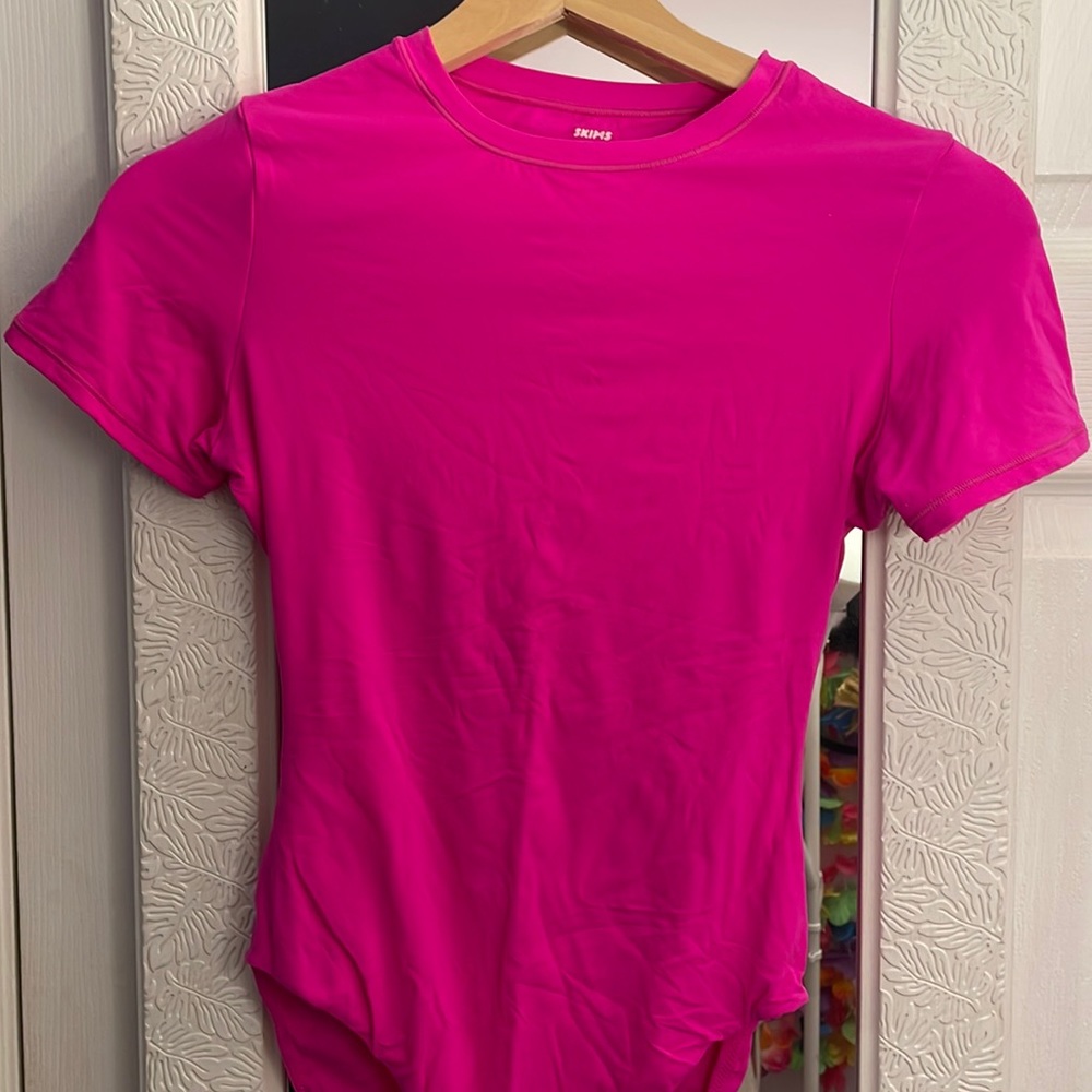 SKIMS Fuchsia Fits Everybody T-Shirt Bodysuit
